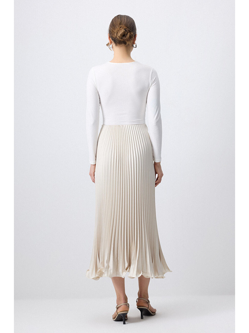 Bej Etek Ucu Detaylı Piliseli Etek-3