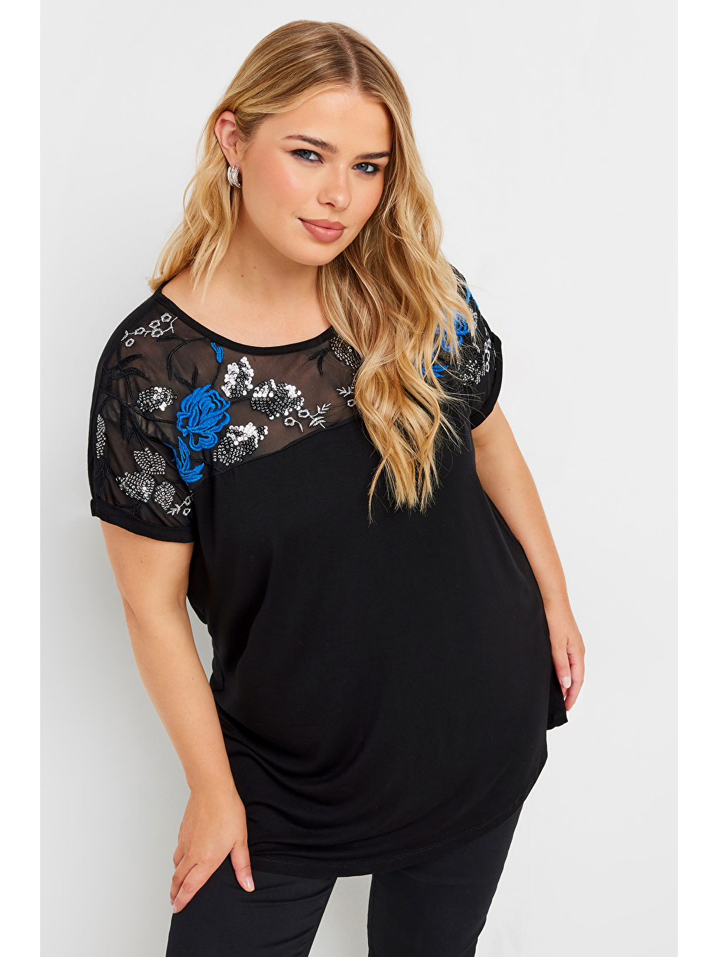 Siyah Büyük Beden Bisiklet Yaka Kısa Kollu Payet Detaylı Bluz 303443-4