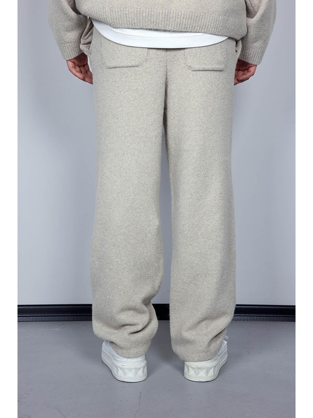 Erkek Oversize Logo Detaylı Tüylü %100 Pamuk Jogger Pantolon Bej-4