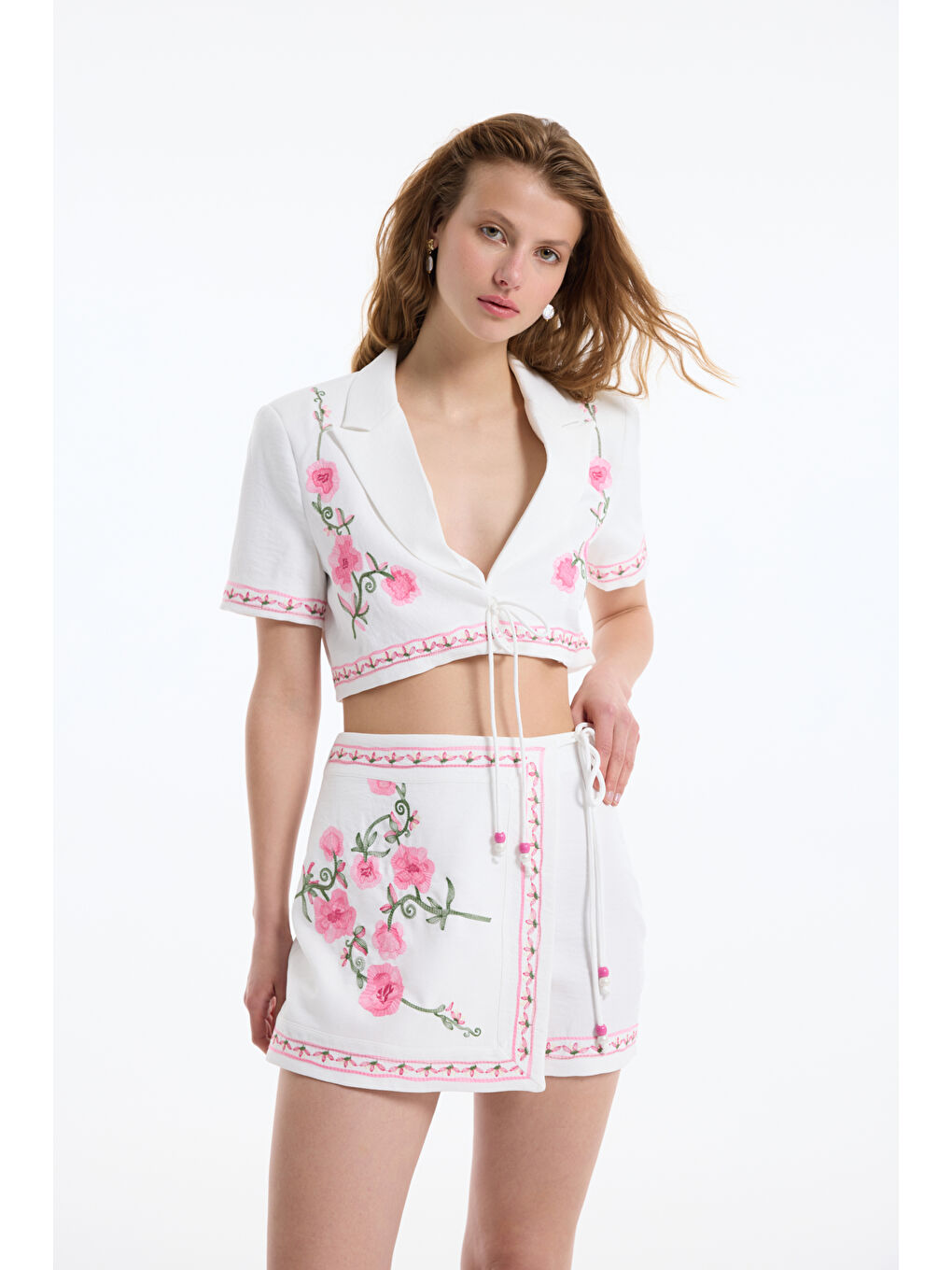 Nakış Çiçek Desenli Bağlamalı Şort Etek Ekru-3