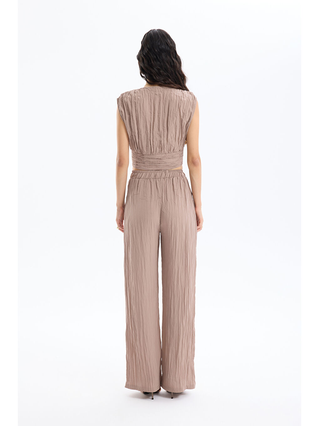 Kırışık Görünümlü Kolsuz Düğmeli Bluz Açık Kahverengi-4