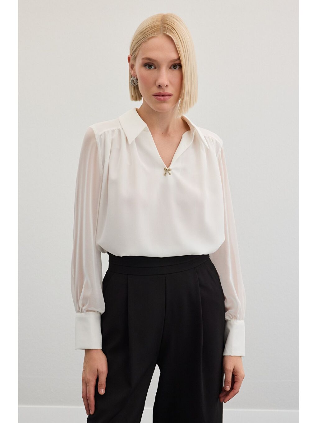 Aksesuarlı Salaş Bluz - Ekru-2