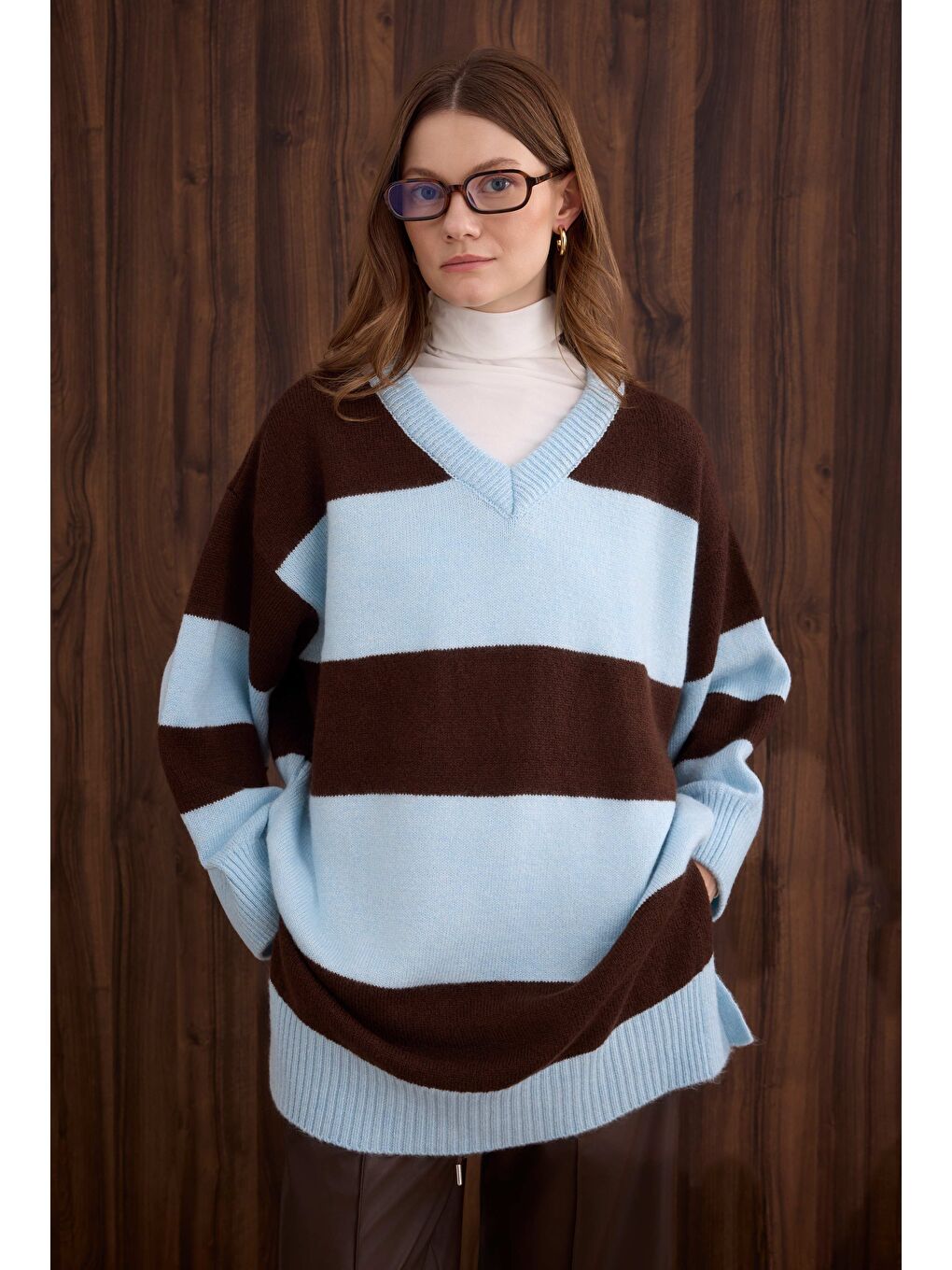 Kahverengi Çizgili V Yaka Kazak Kahve-Buz Mavi-1
