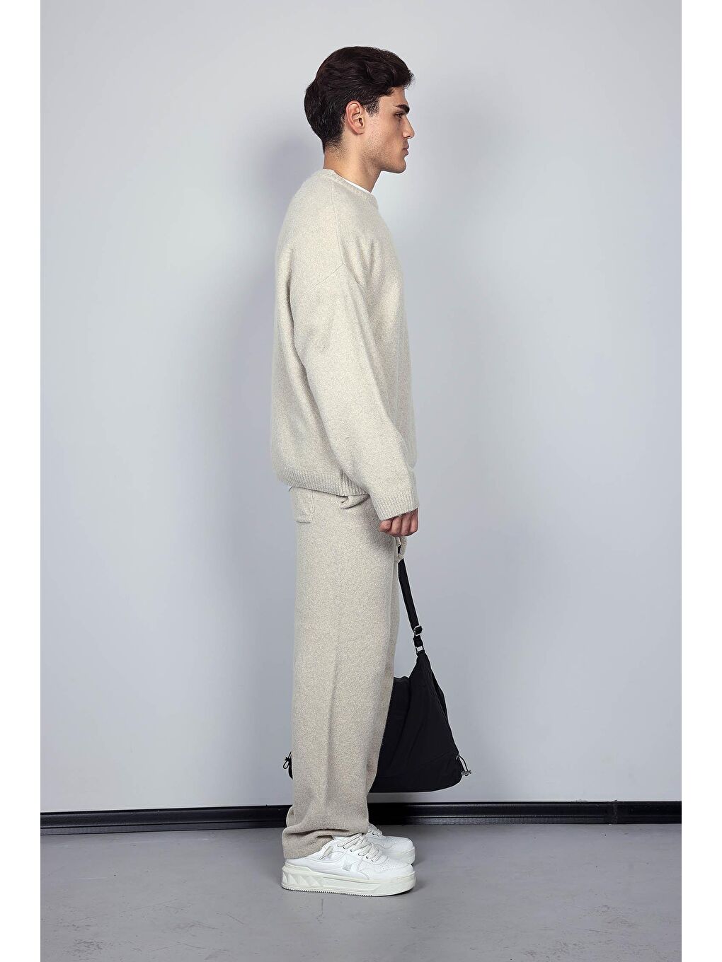 Erkek Oversize Logo Detaylı Tüylü %100 Pamuk Jogger Pantolon Bej-6