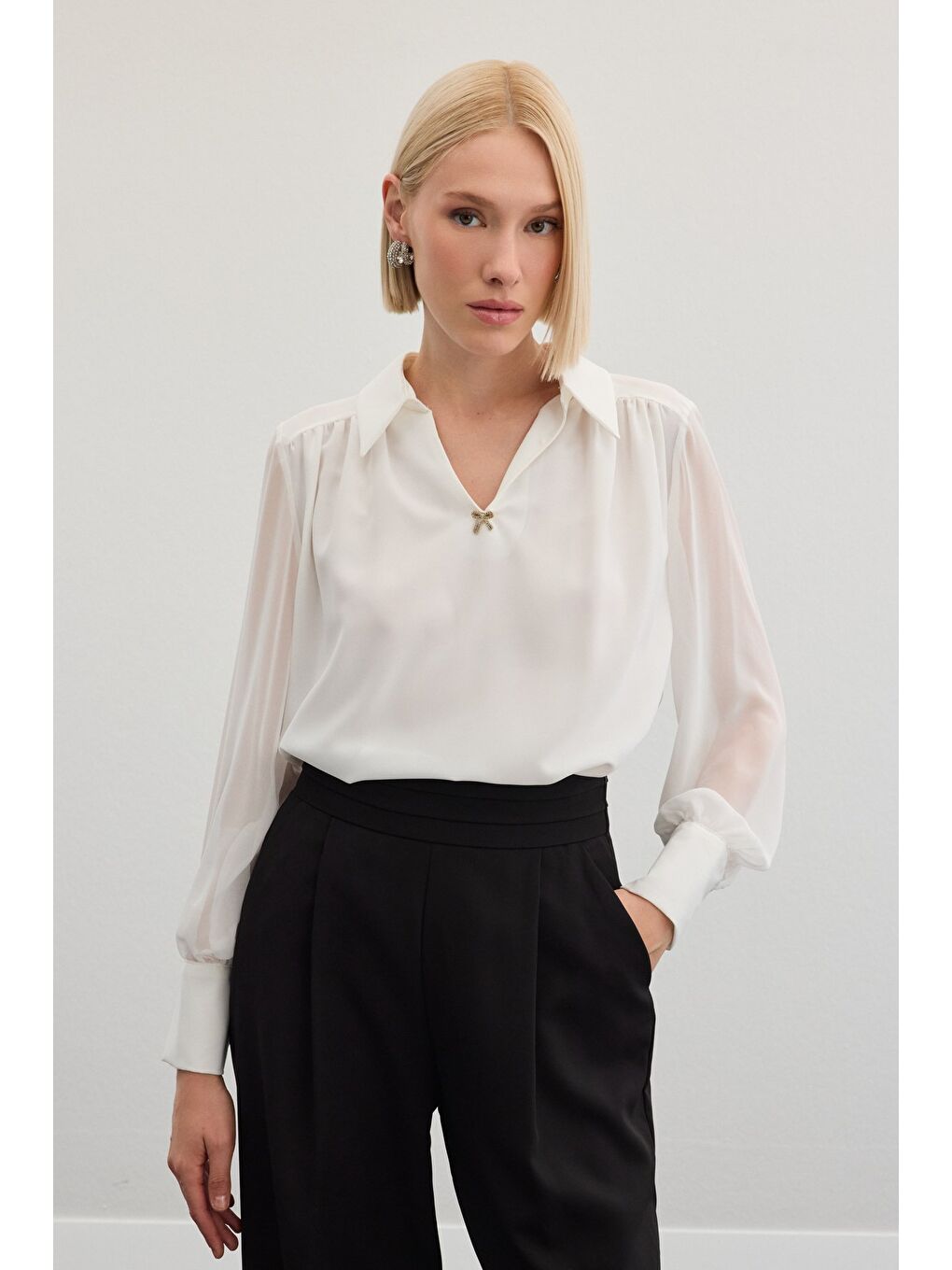 Aksesuarlı Salaş Bluz - Ekru-3