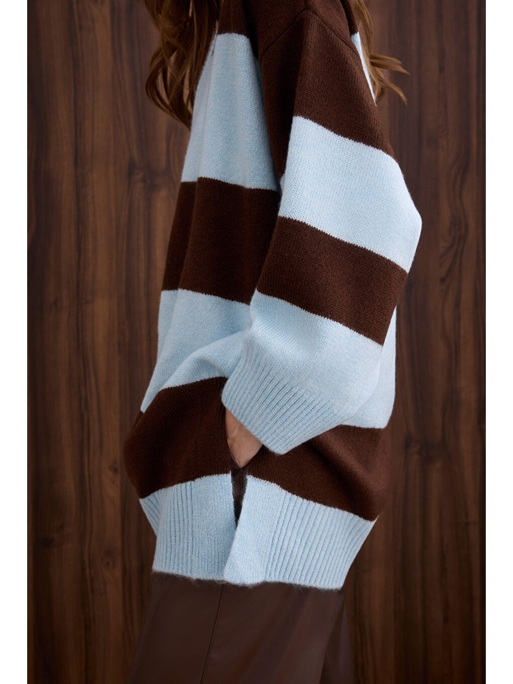 Kahverengi Çizgili V Yaka Kazak Kahve-Buz Mavi-3
