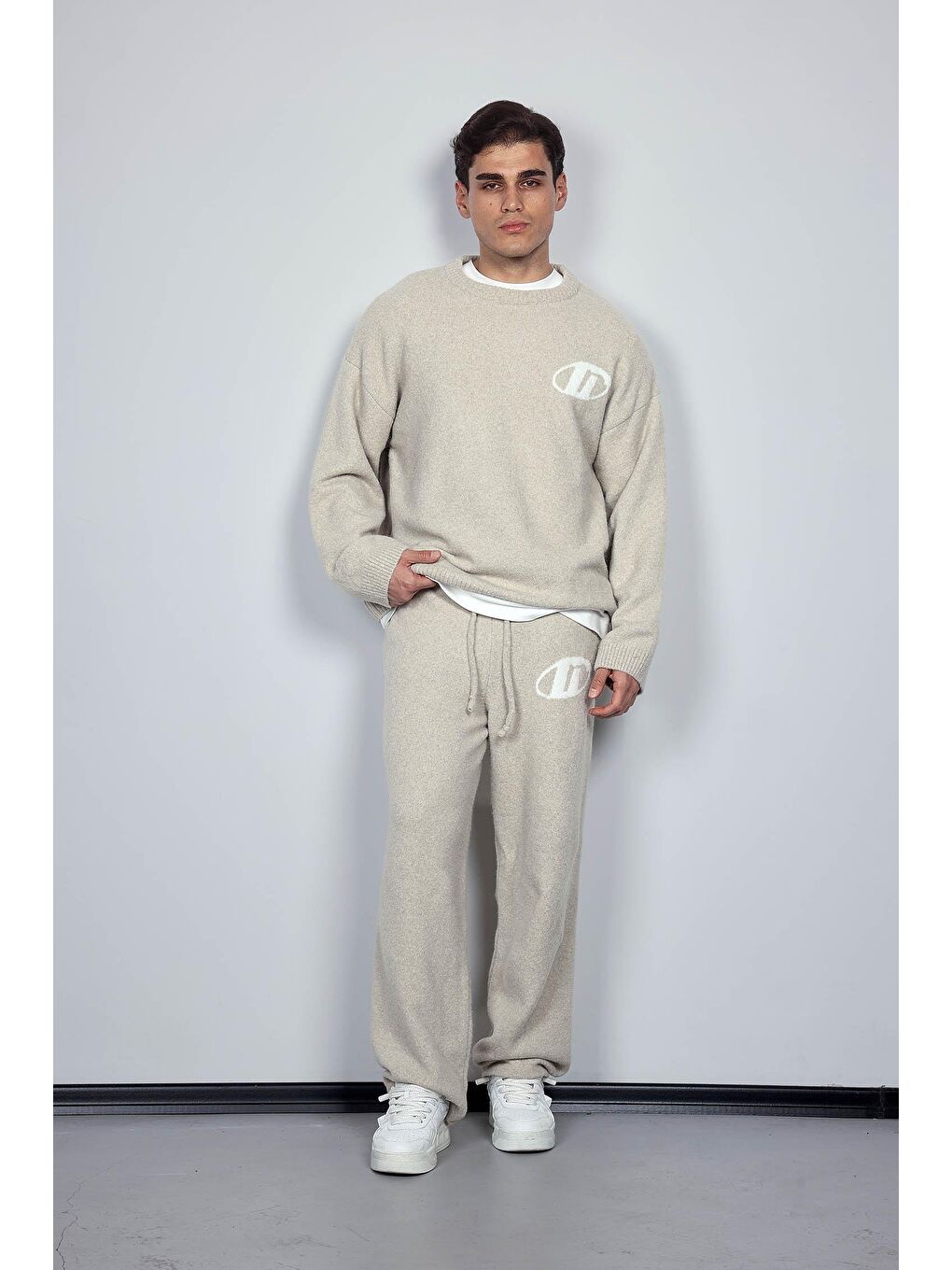 Erkek Oversize Logo Detaylı Tüylü %100 Pamuk Jogger Pantolon Bej-7