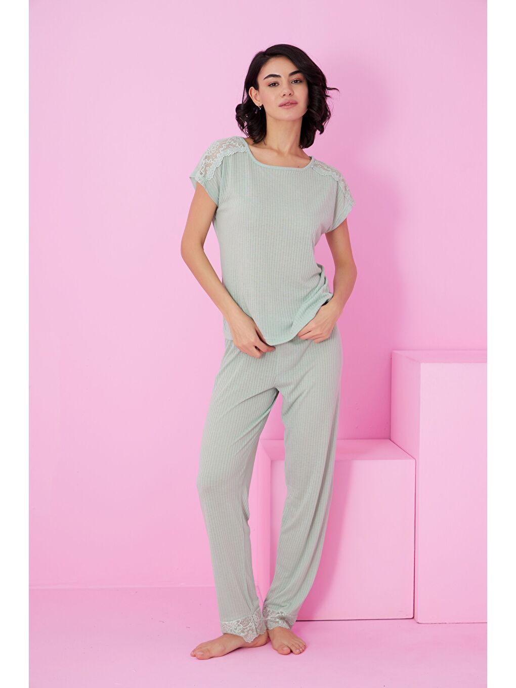 Yeşil Soft Touch İnce Mevsimlik Dantel Detaylı Örme Pijama Takım7864-1