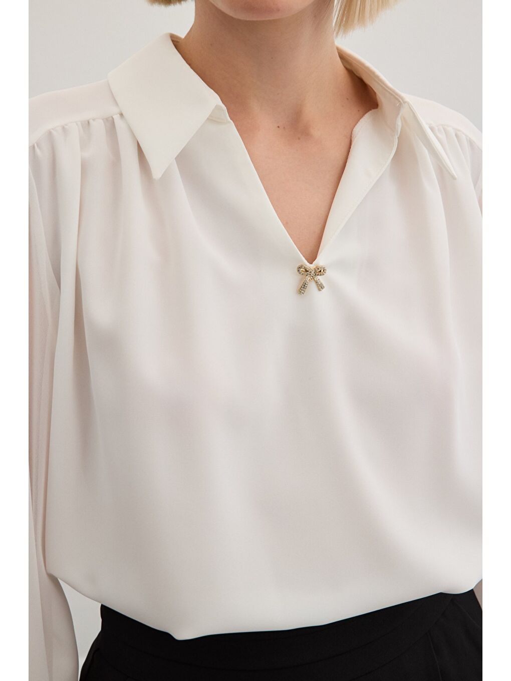 Aksesuarlı Salaş Bluz - Ekru-6