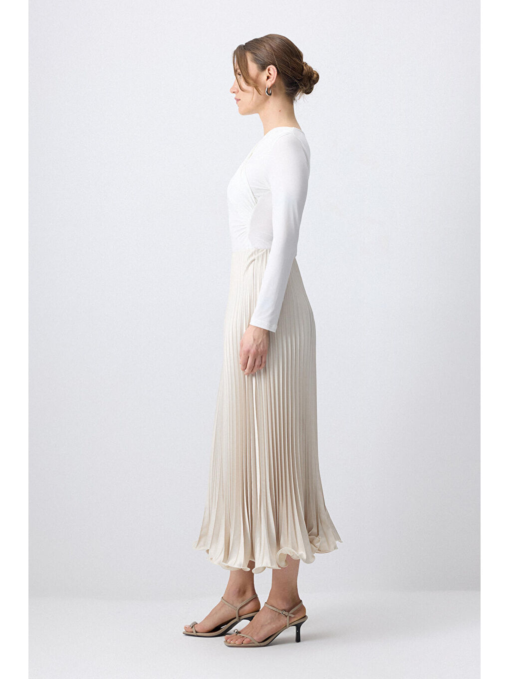 Bej Etek Ucu Detaylı Piliseli Etek-4