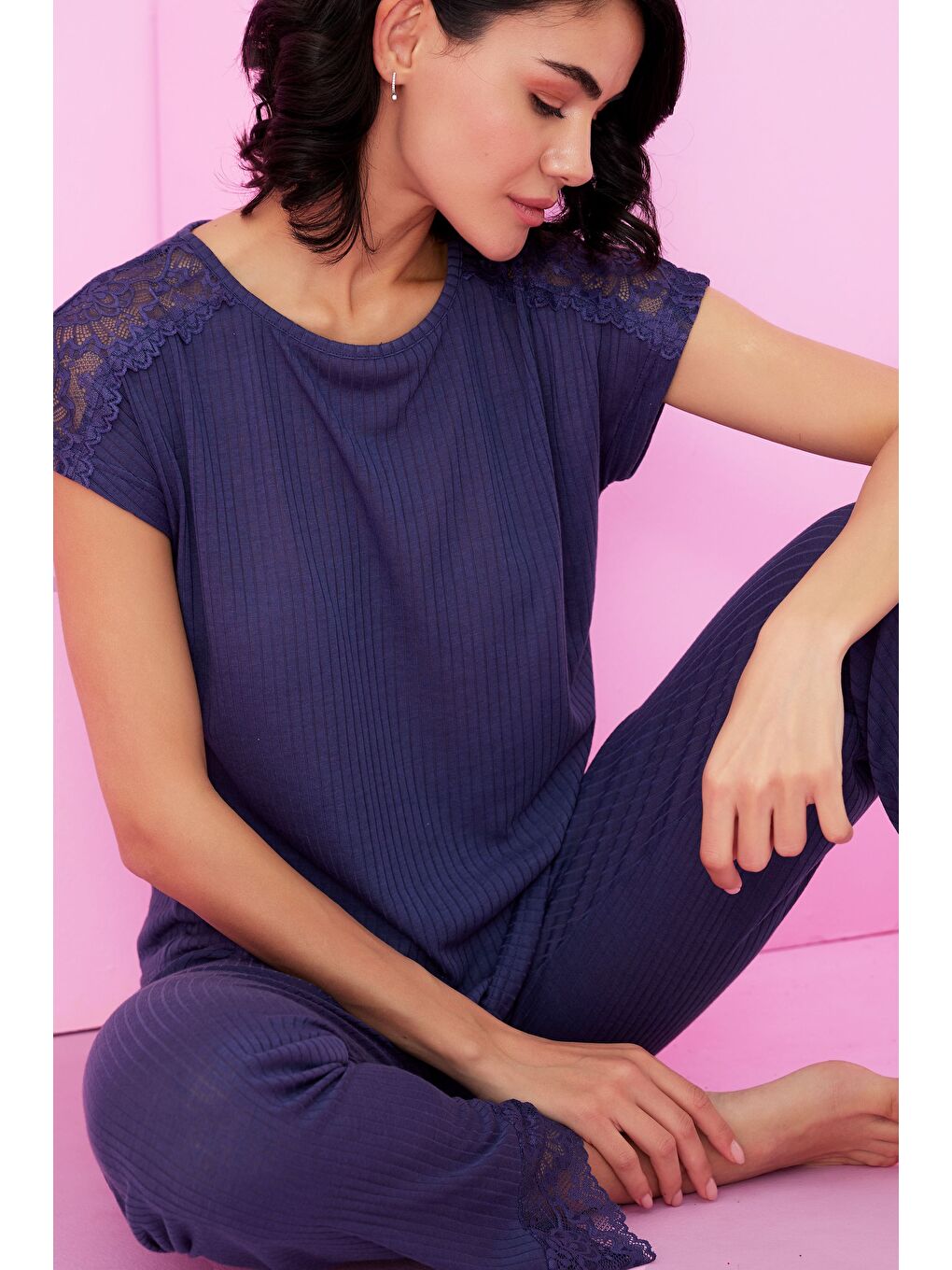Lacivert Soft Touch İnce Mevsimlik Dantel Detaylı Örme Pijama Takım7864