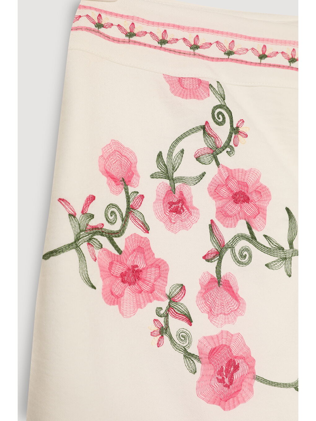Nakış Çiçek Desenli Bağlamalı Şort Etek Ekru-4