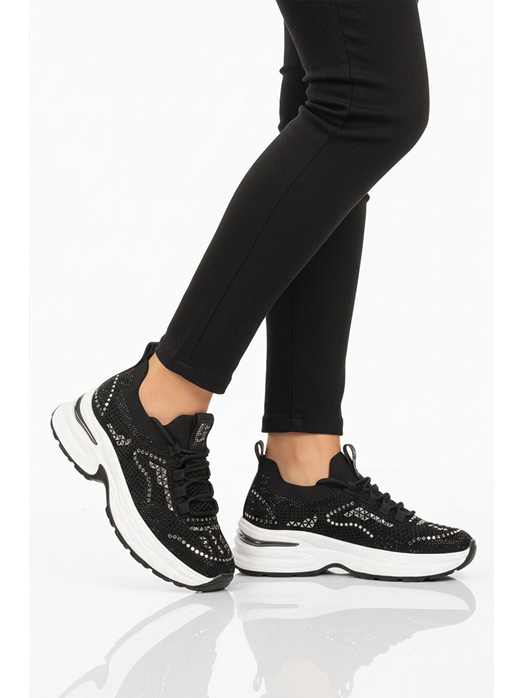 Siyah Anorak Hafif Taşlı Kadın Casual Ayakkabı 26Y303 G-1