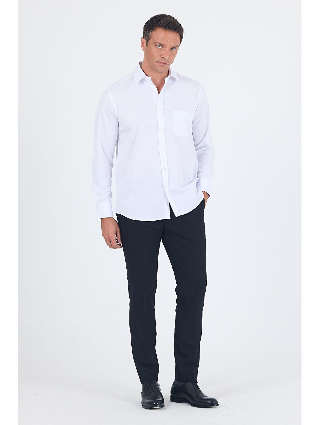 Beyaz Uzun Kol Kareli Desen Armürlü Sert Yaka Cepli Pamuklu Classic Comfort Fit Gömlek 1004250186-4