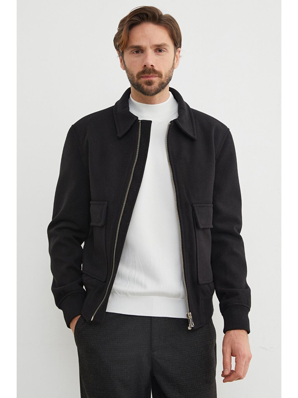 Siyah Fermuarlı Polo Yaka Cepli Kaşe Ceket