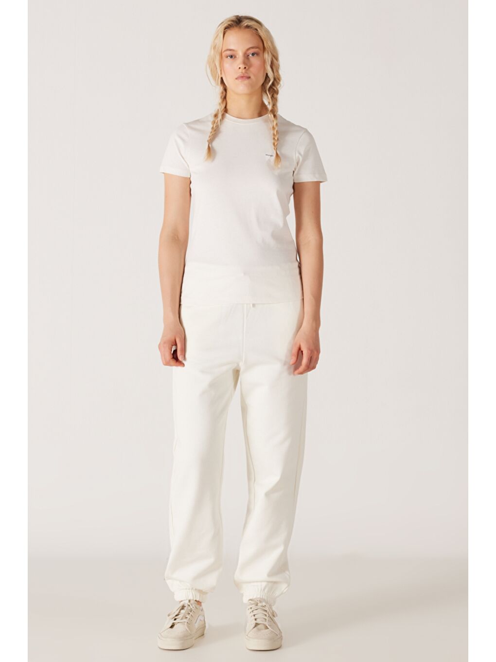 Slim Fit Dar Kesim %100 Pamuk Bisiklet Kırık Beyaz Tişört-4