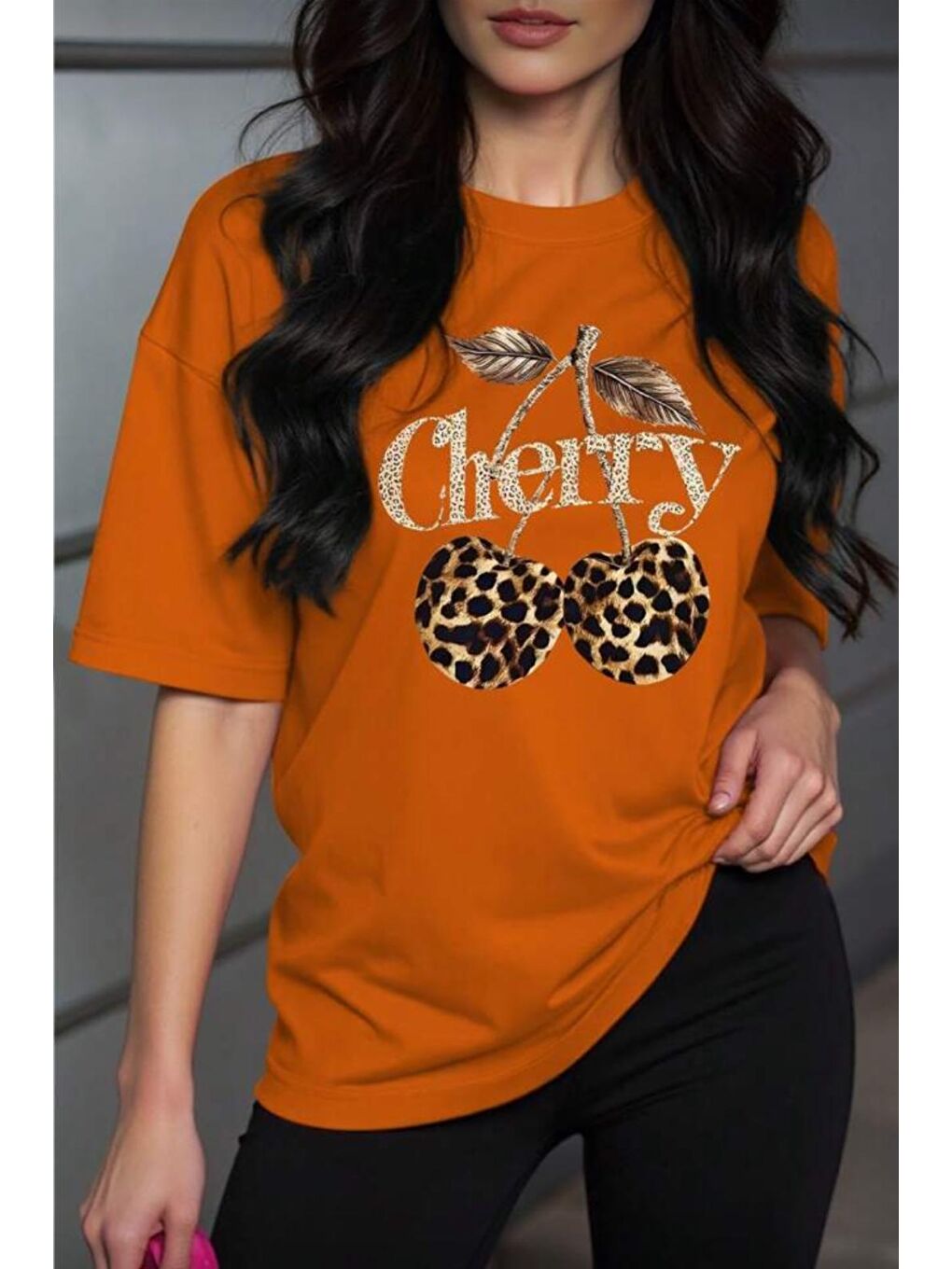 Turuncu Gold Cherry Kadın Oversize Ön Baskılı Bisiklet Yaka Pamuklu T-Shirt Rahat Kesim