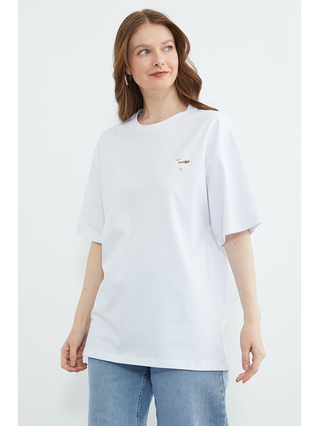 Beyaz Ördek Nakışlı Bisiklet Yaka Tişört-3