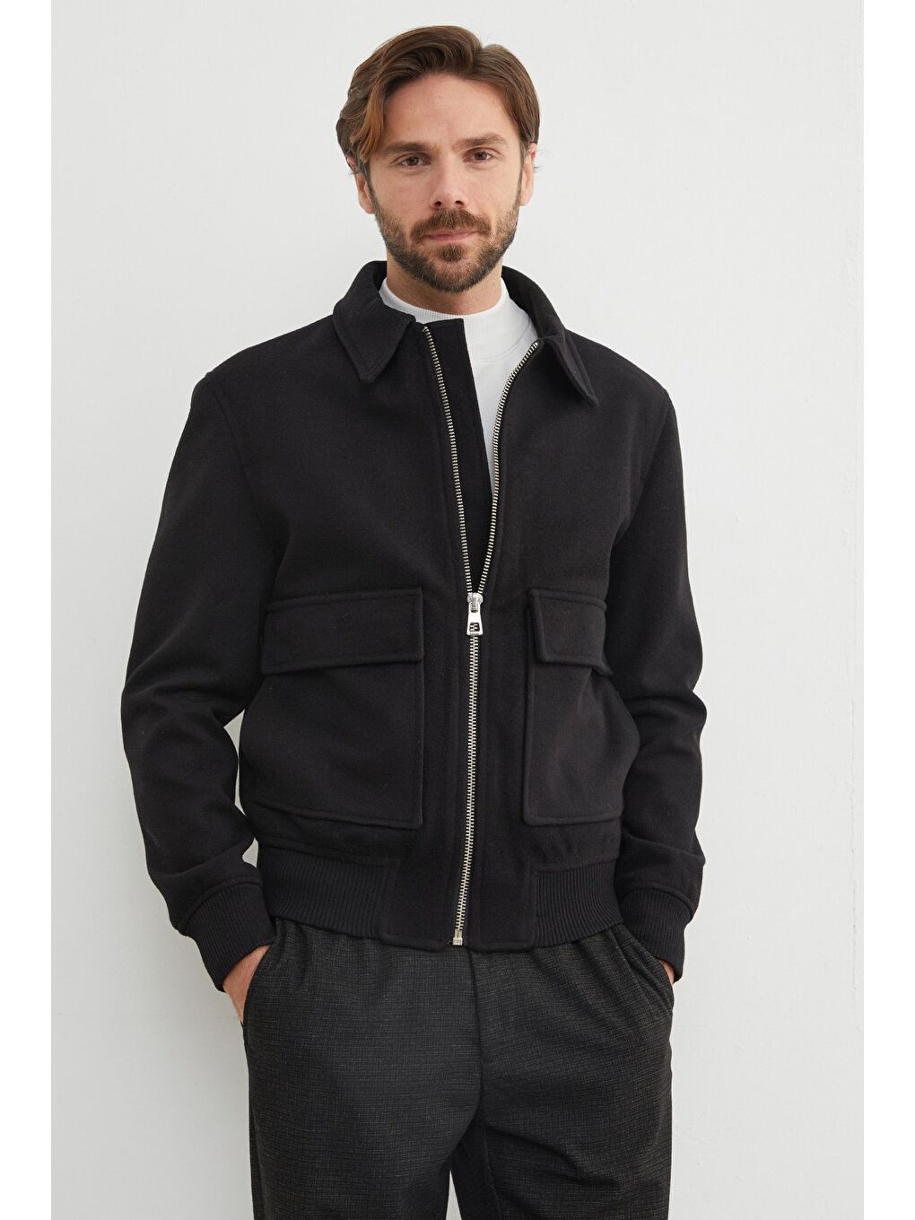 Siyah Fermuarlı Polo Yaka Cepli Kaşe Ceket-4