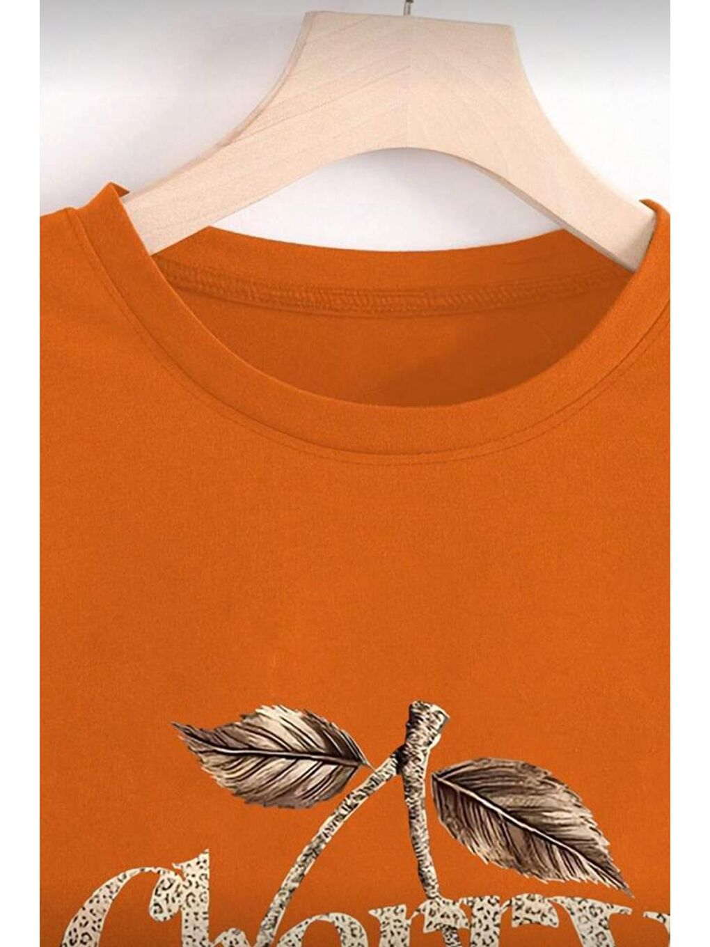 Turuncu Gold Cherry Kadın Oversize Ön Baskılı Bisiklet Yaka Pamuklu T-Shirt Rahat Kesim-2