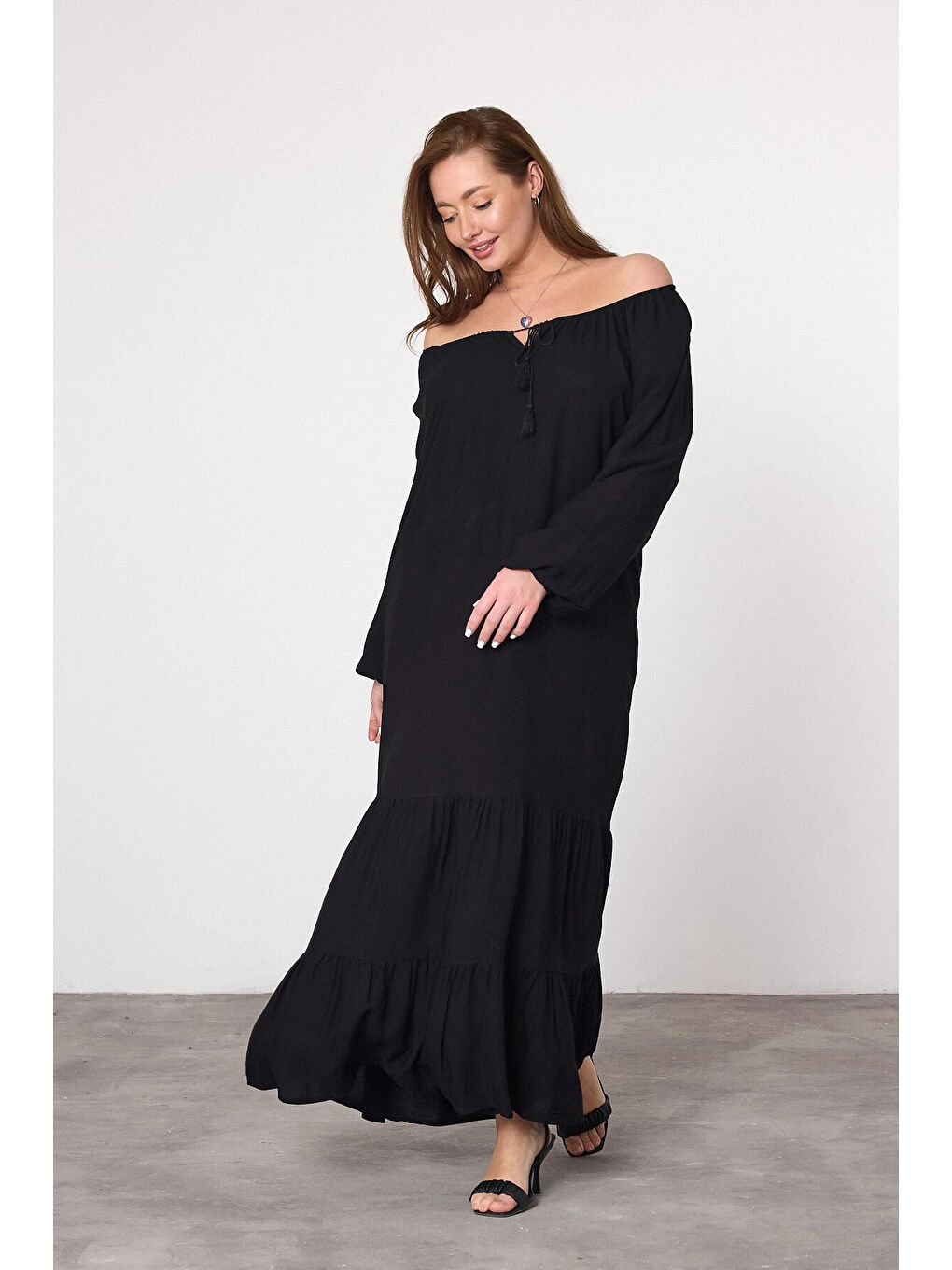 Kadın Siyah Madonna Yaka Kolu Lastikli Uzun Viskon Elbise HZL25S-VM10331-2