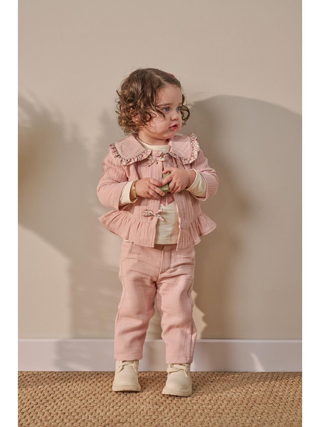 Pembe Kız Bebek Pamuklu Pudra Yakalı Müslin 3'Lü Takım - Ceket Tişört Pantolon-1