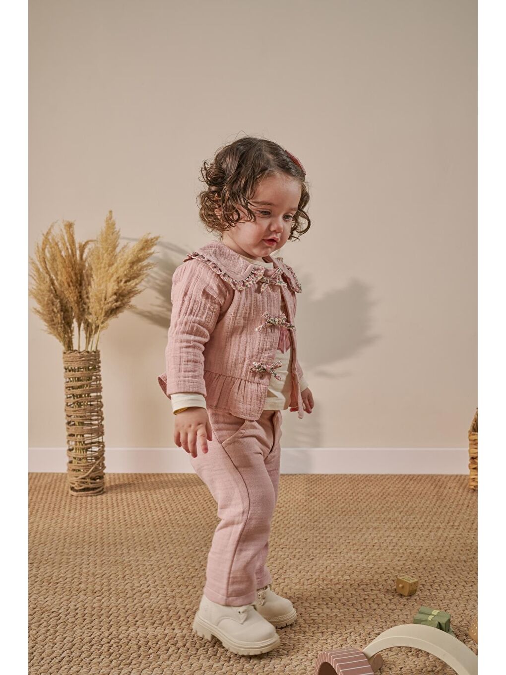 Pembe Kız Bebek Pamuklu Pudra Yakalı Müslin 3'Lü Takım - Ceket Tişört Pantolon-3