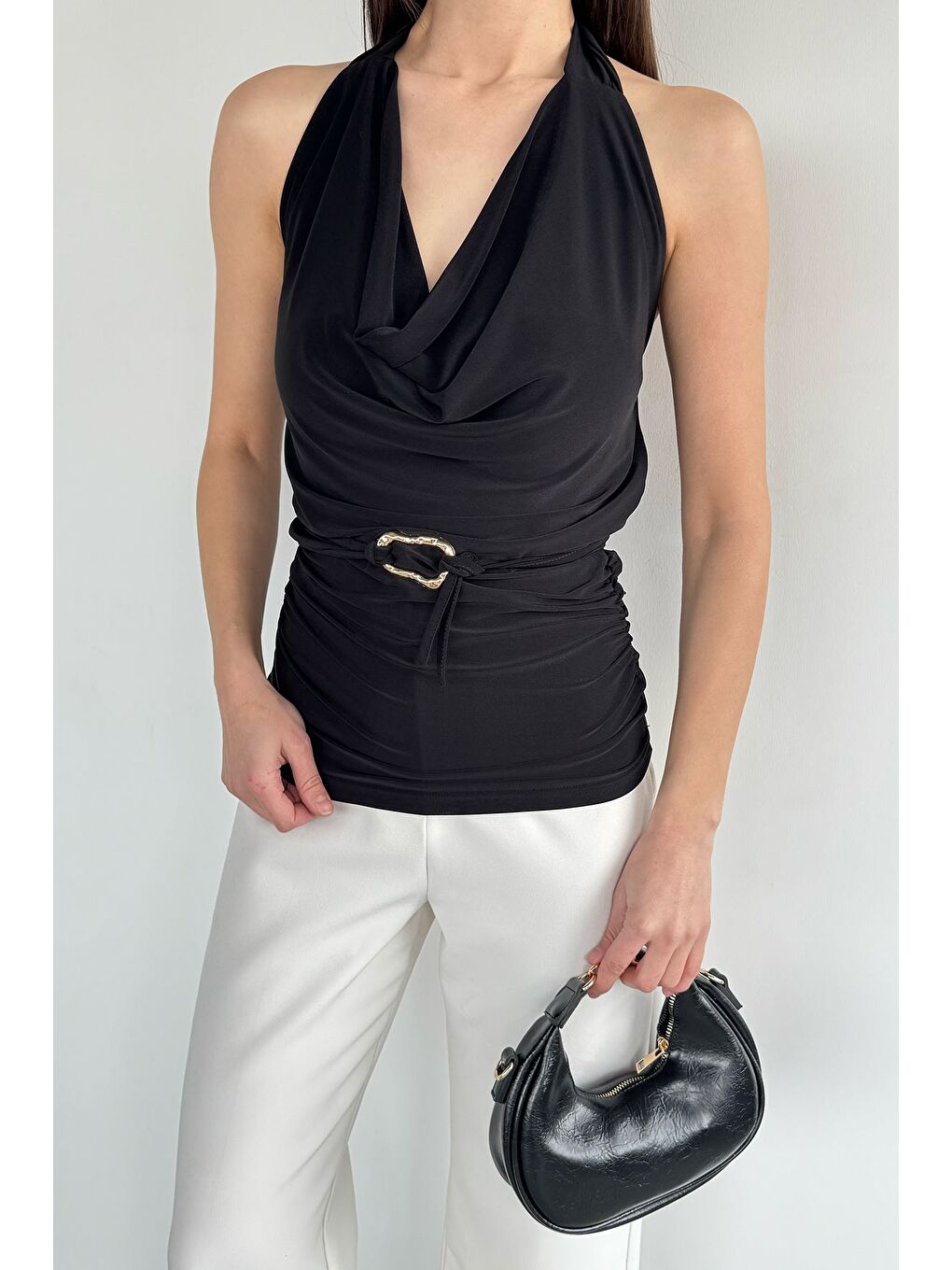 Siyah Degaje Yaka Yan Büzgülü Dekolteli Bluz-1