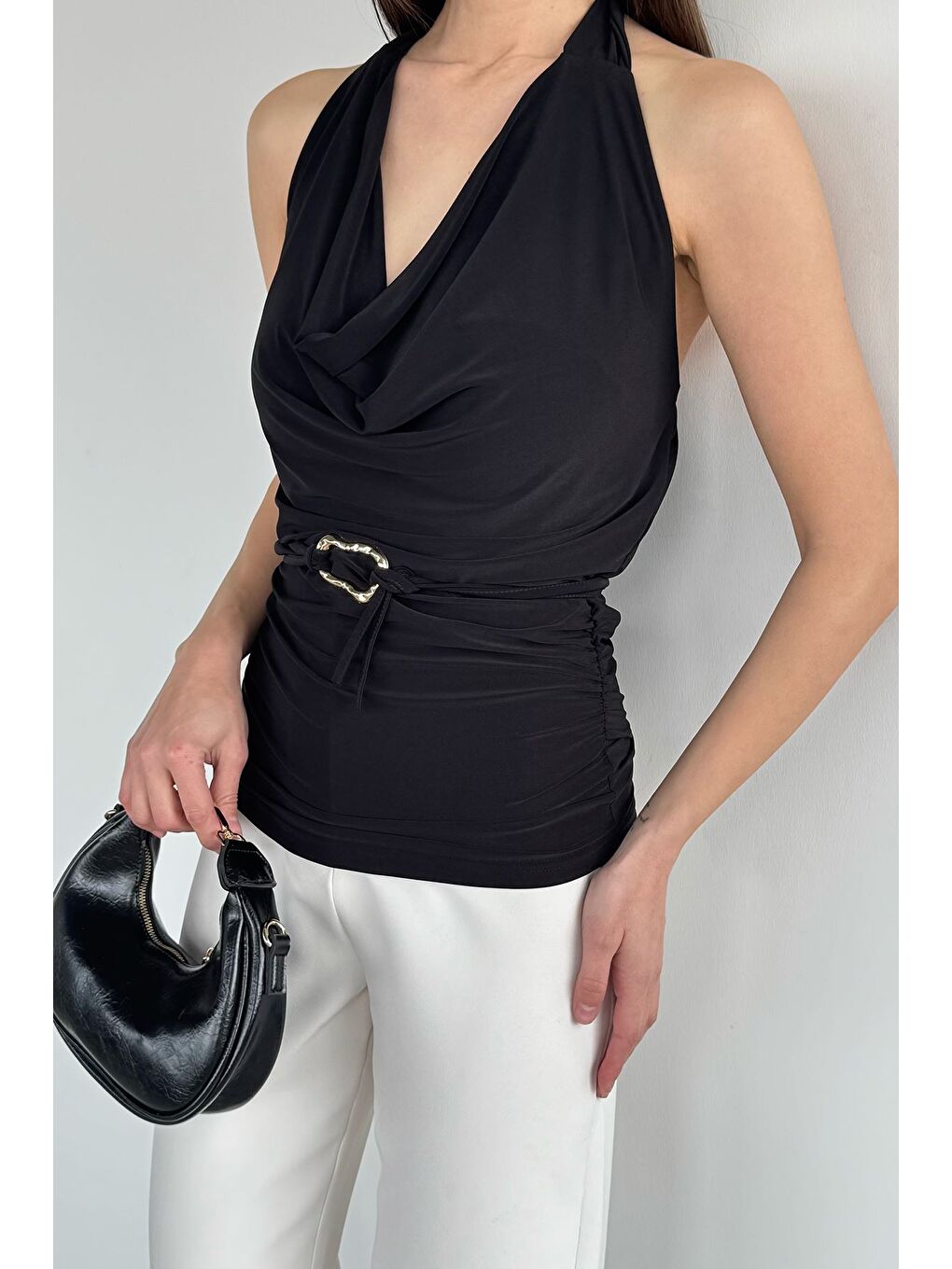 Siyah Degaje Yaka Yan Büzgülü Dekolteli Bluz-2