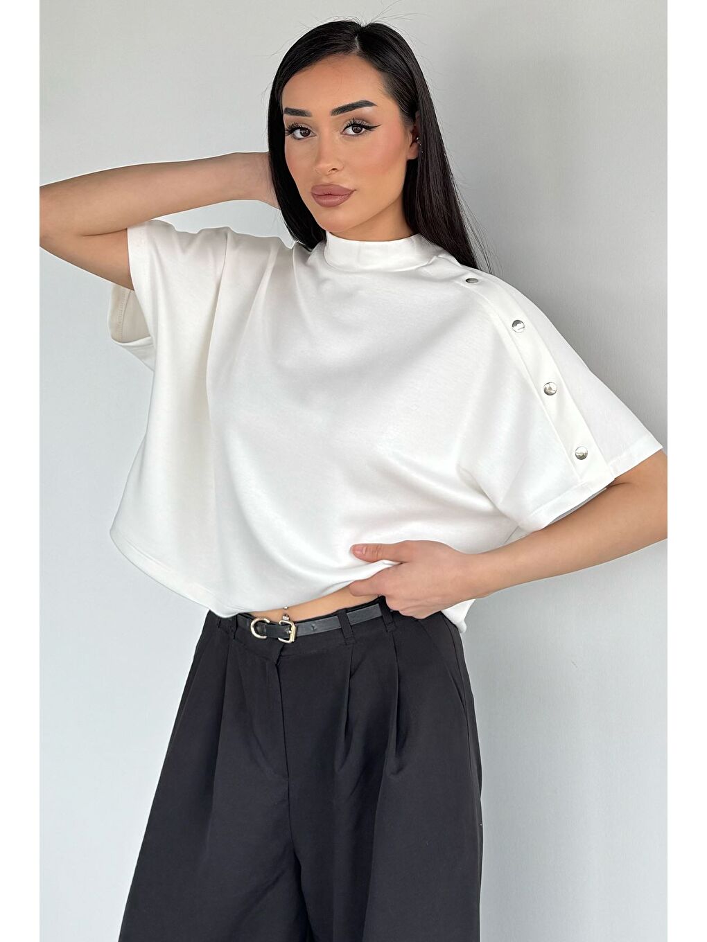 Ekru Omuz Detaylı Yarasa Kol Bluz