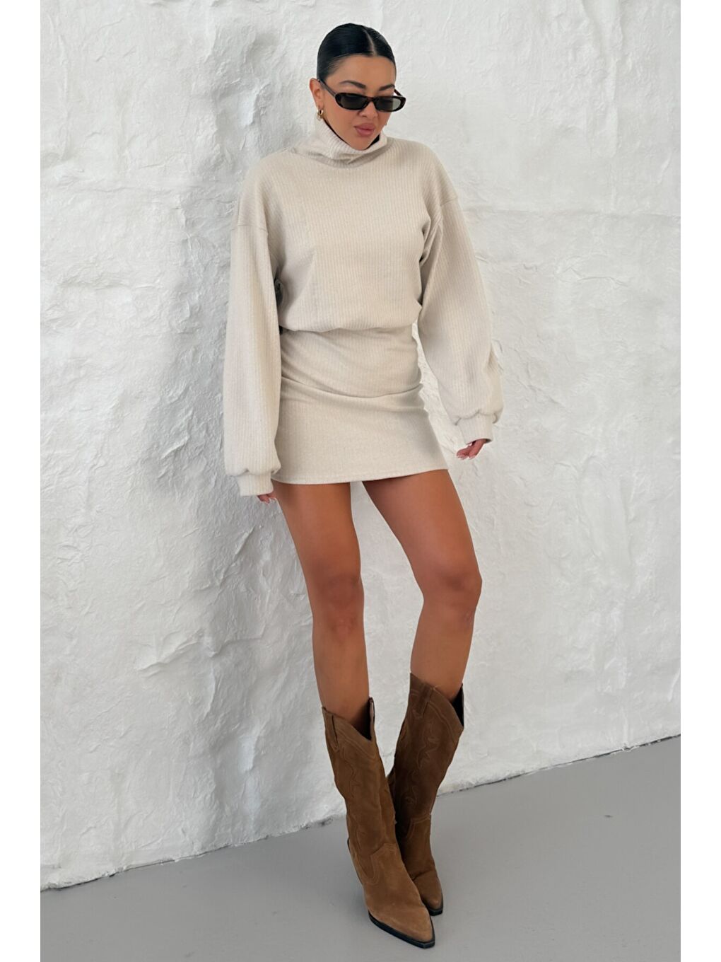 Kadın Bej Boğazlı Bel Lastikli İnterlok Mini Elbise-1