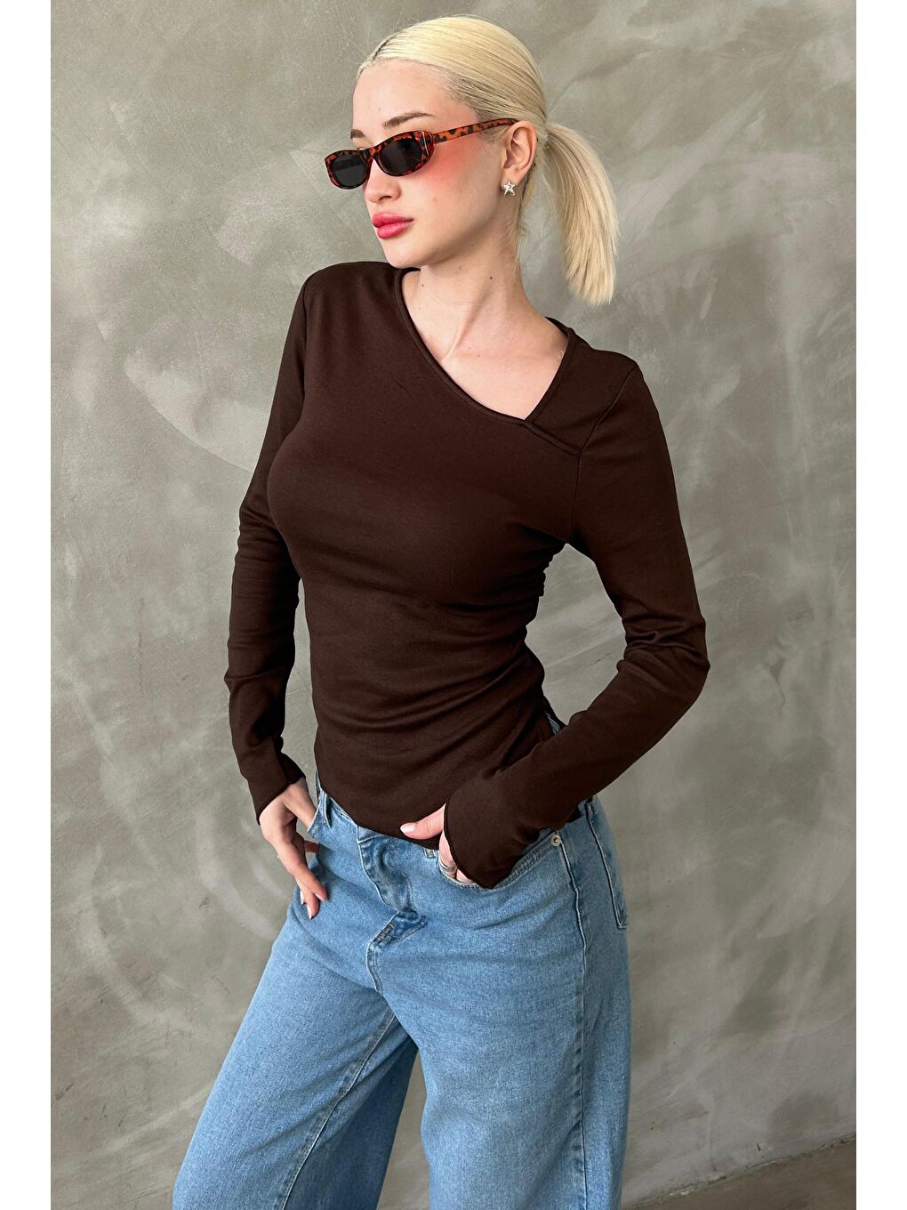 Kahverengi Asimetrik Yaka Kadın Body Mg2311