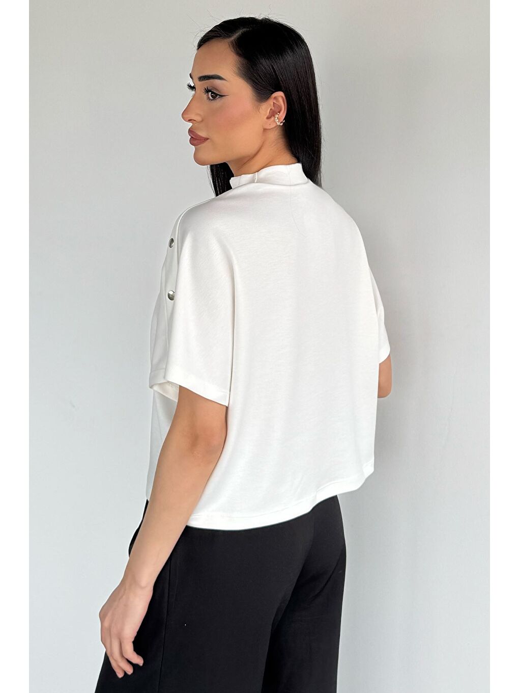 Ekru Omuz Detaylı Yarasa Kol Bluz-3