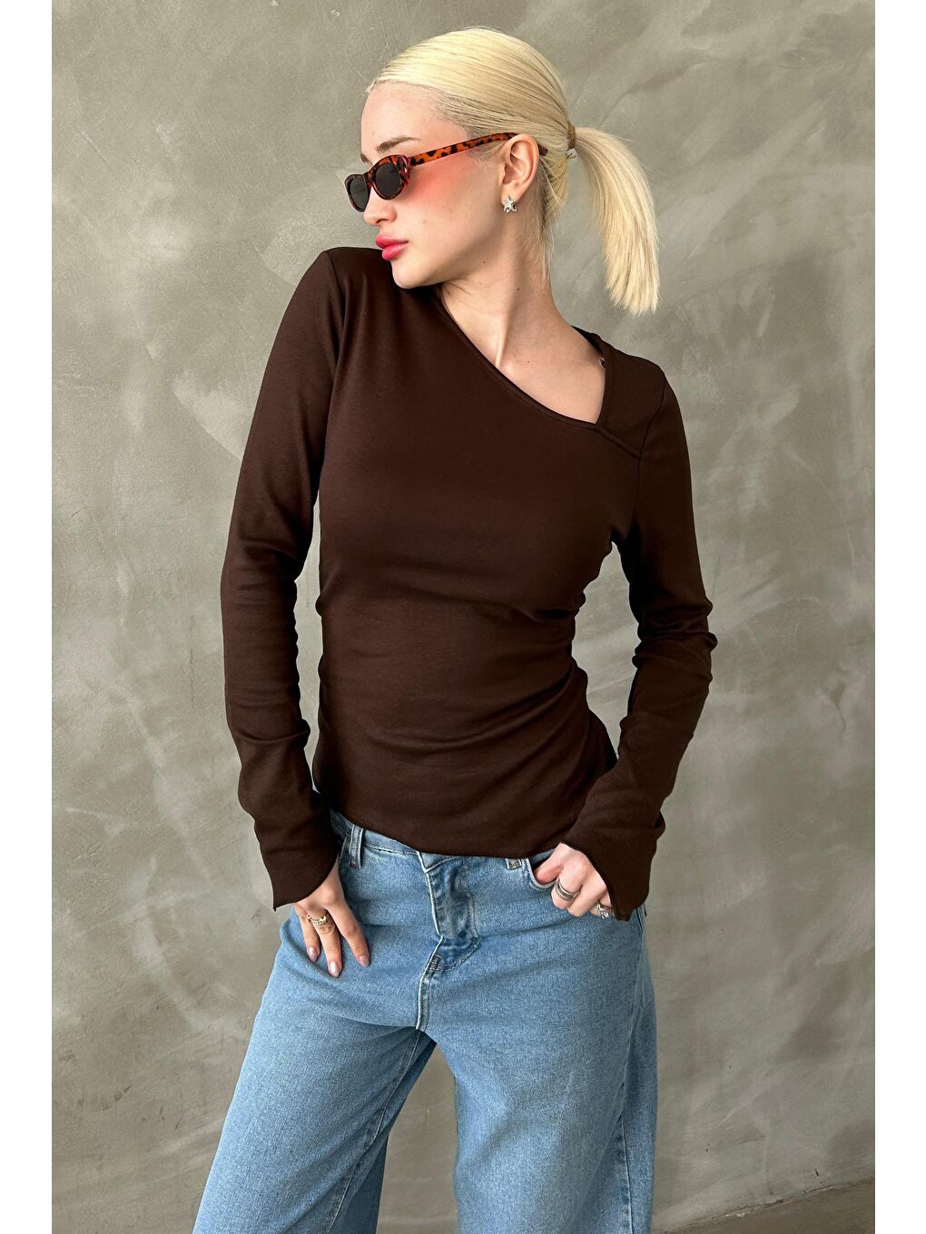 Kahverengi Asimetrik Yaka Kadın Body Mg2311-2