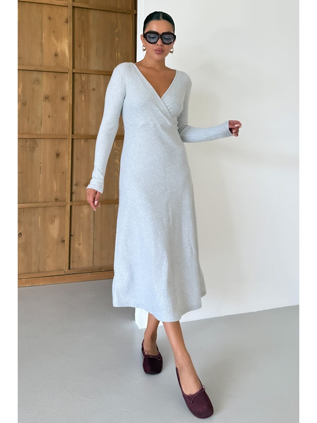Kadın Gri Kruvaze Yakalı Uzun Kollu Midi Boy İnterlok Elbise-2