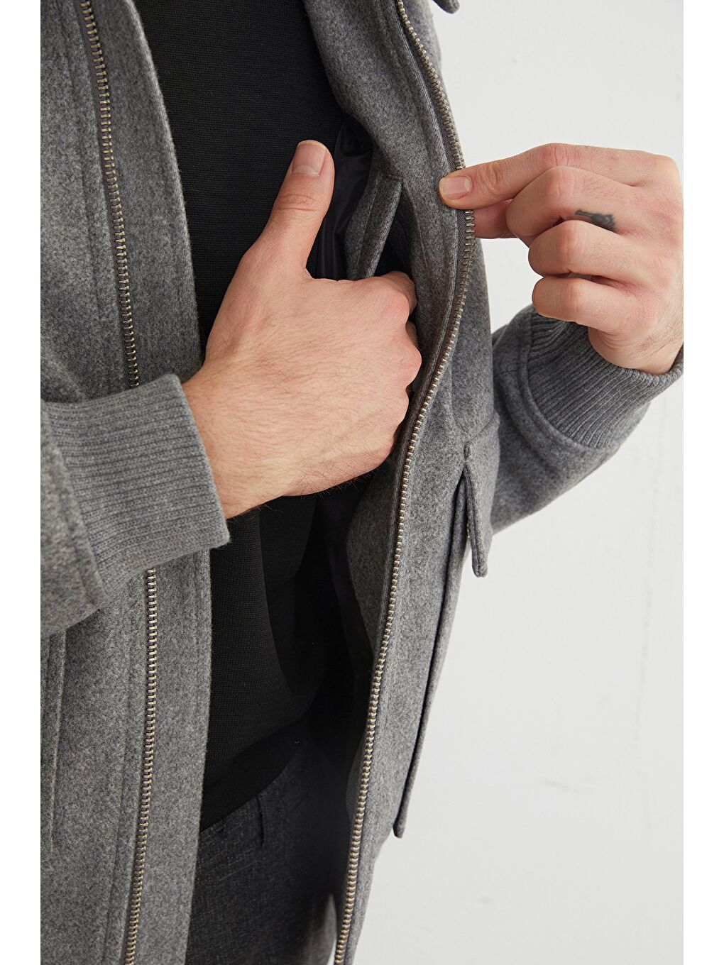 Gri Fermuarlı Polo Yaka Cepli Kaşe Ceket-3