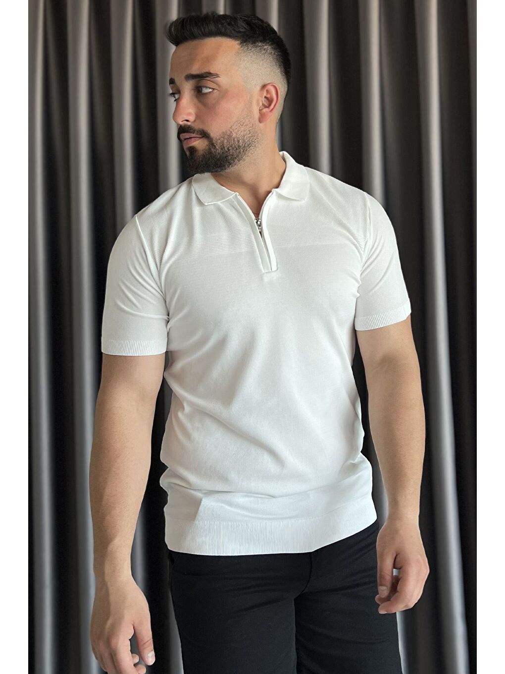 Beyaz Erkek Polo Yaka Yarım Fermuarlı Kendinden Desenli Tişört-1