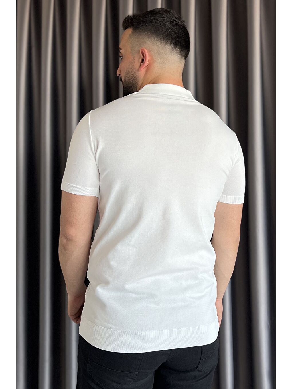 Beyaz Erkek Polo Yaka Yarım Fermuarlı Kendinden Desenli Tişört-2