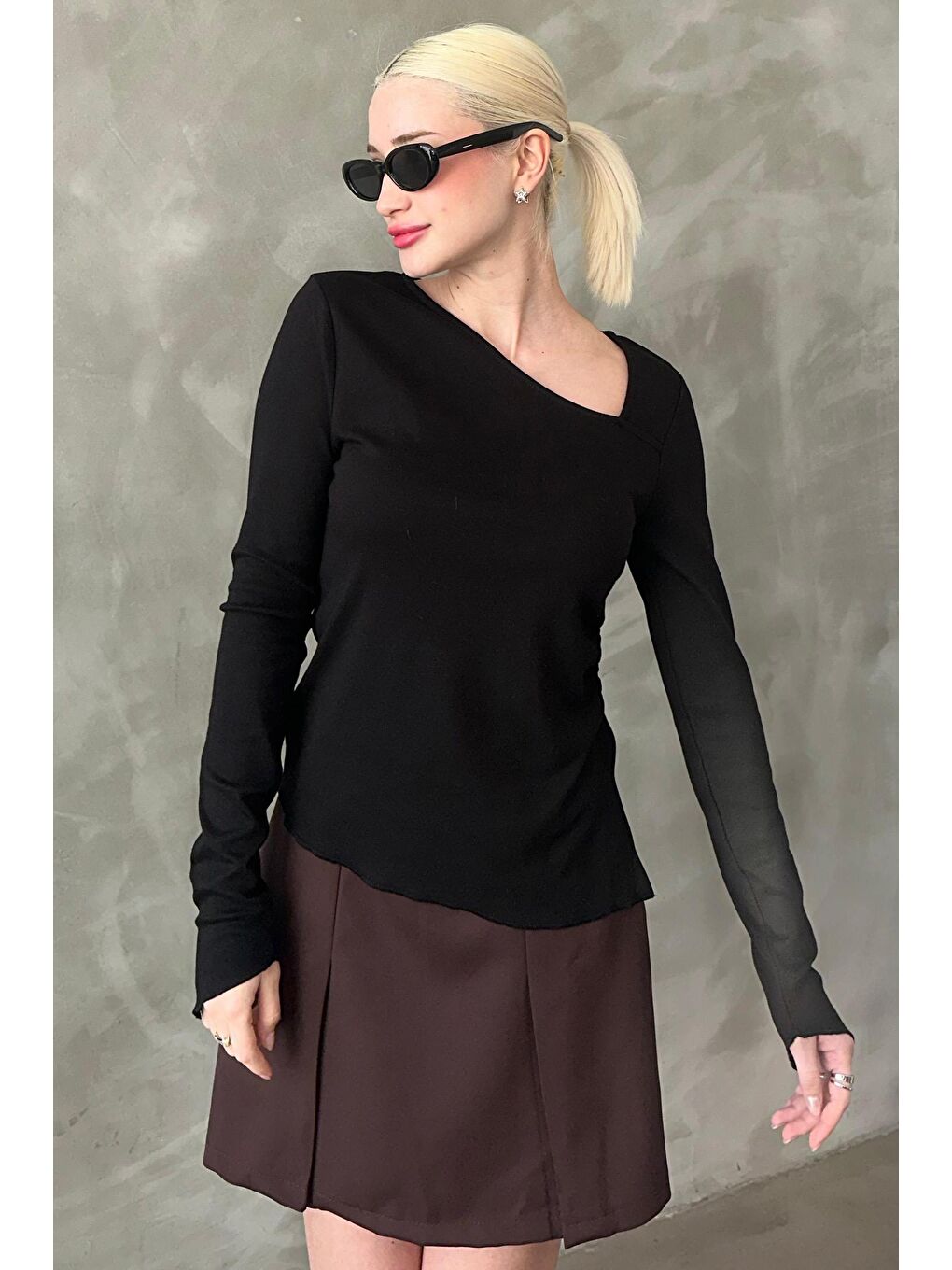 Siyah Asimetrik Yaka Kadın Body Mg2311