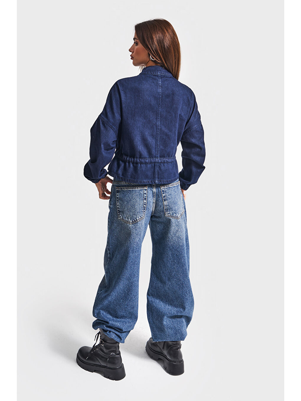 Kadın Koyu Mavi Renk 7w5-50 Oversize Kemer Detaylı Viskon Kumaş Denim Ceket Gömlek-3