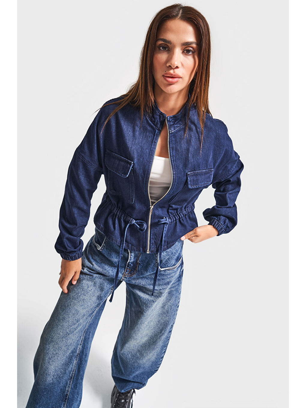 Kadın Koyu Mavi Renk 7w5-50 Oversize Kemer Detaylı Viskon Kumaş Denim Ceket Gömlek-4