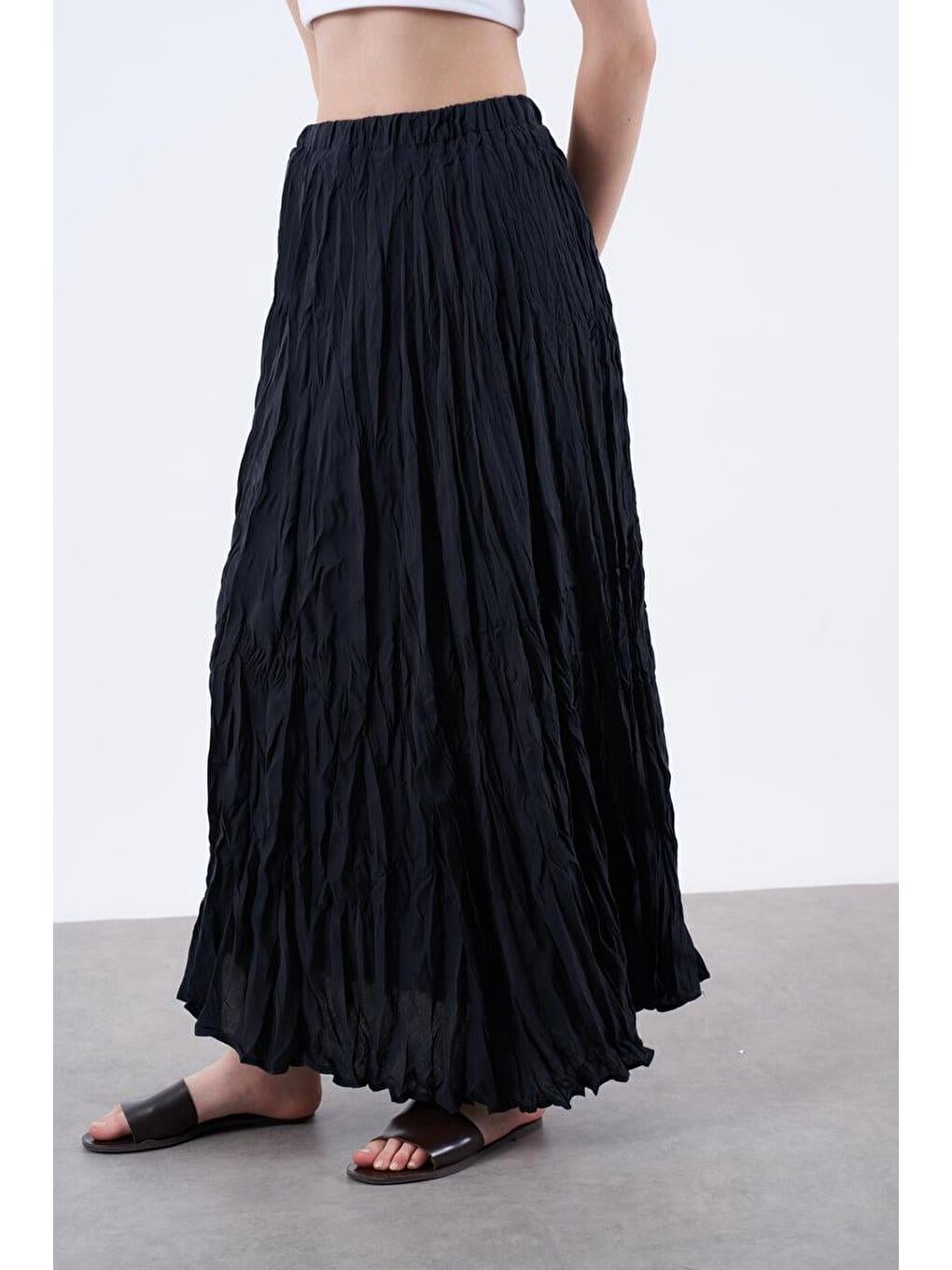 Siyah Kırışık Desen Midi Boy Kadın Etek Mg2266-3