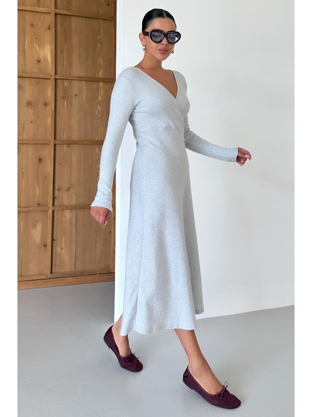 Kadın Gri Kruvaze Yakalı Uzun Kollu Midi Boy İnterlok Elbise-5