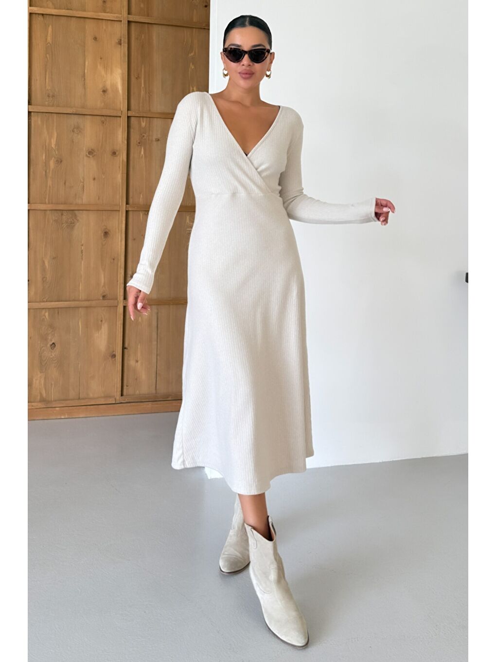 Kadın Bej Kruvaze Yakalı Uzun Kollu Midi Boy İnterlok Elbise