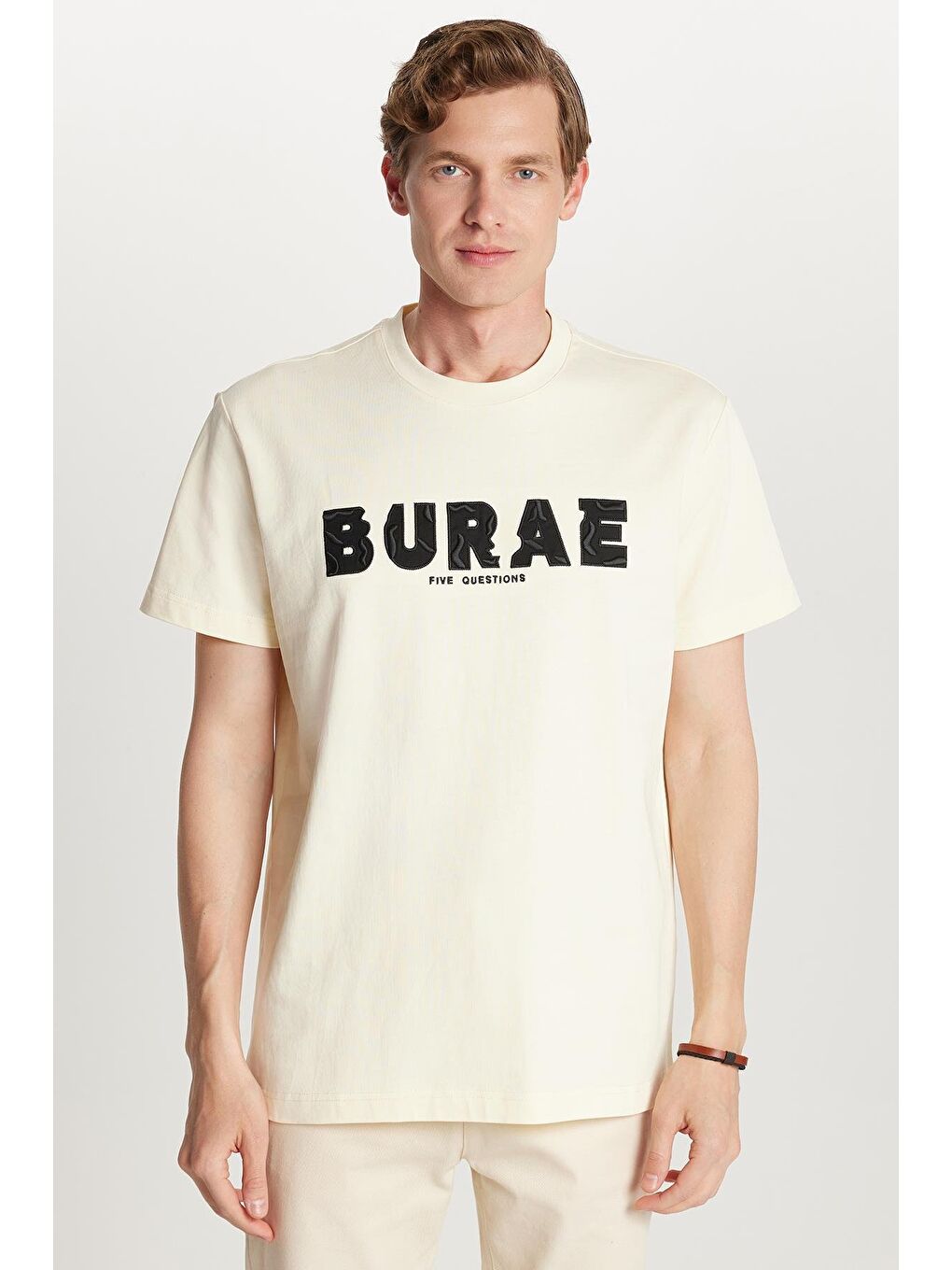 Relax Fit Rahat Kesim %100 Pamuk Ön Nakış Detaylı Bisiklet Yaka Ekru Erkek Tişört