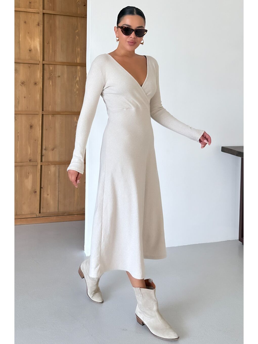 Kadın Bej Kruvaze Yakalı Uzun Kollu Midi Boy İnterlok Elbise-1