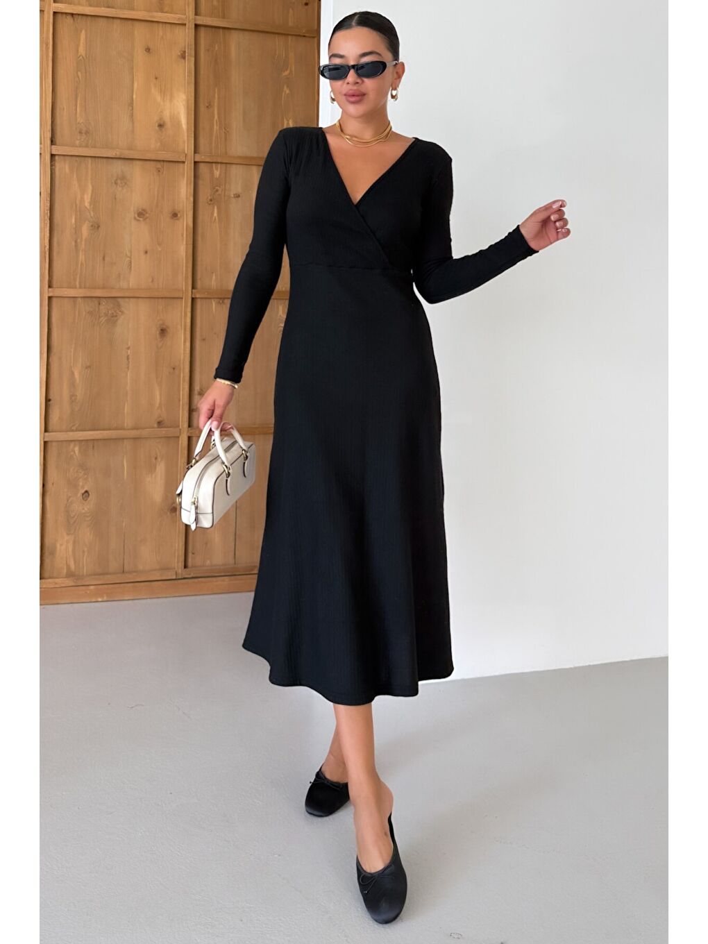 Kadın Siyah Kruvaze Yakalı Uzun Kollu Midi Boy İnterlok Elbise