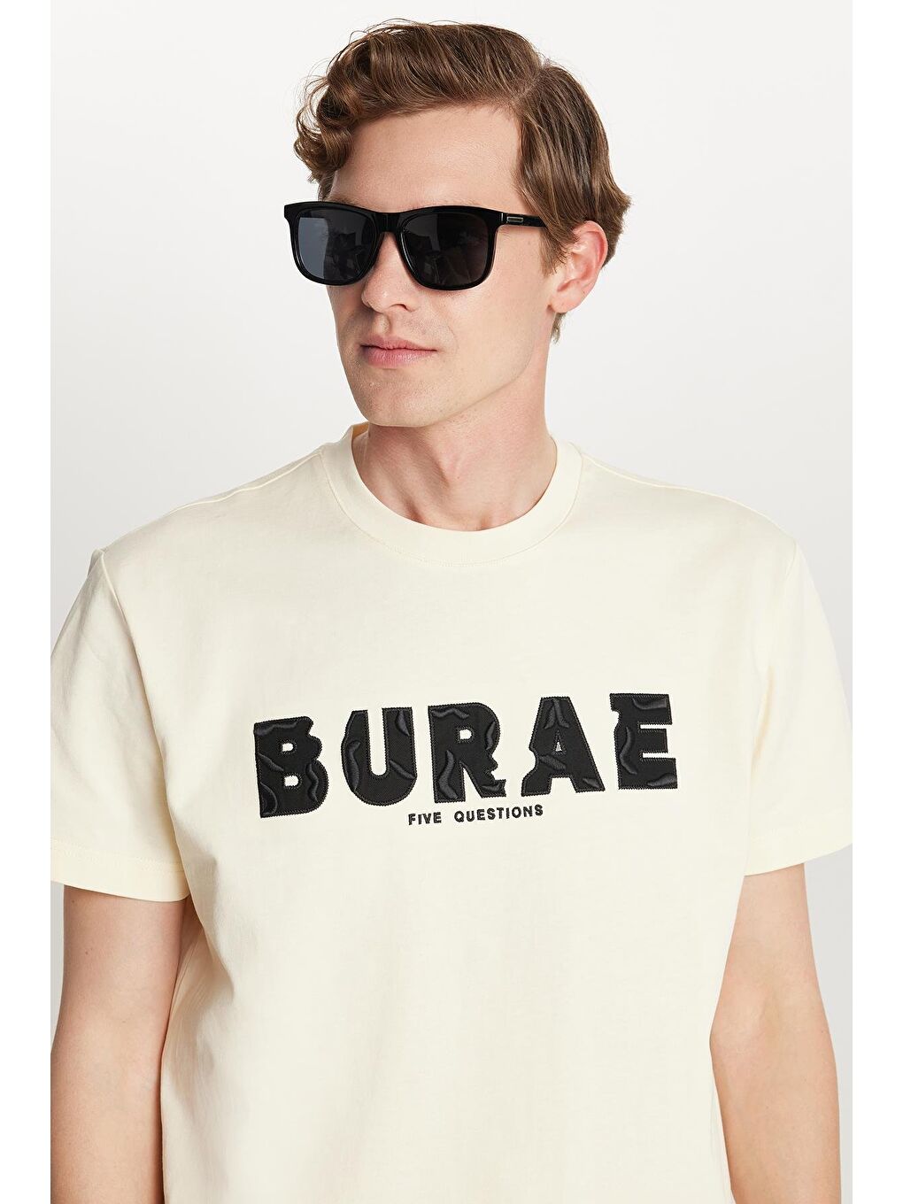 Relax Fit Rahat Kesim %100 Pamuk Ön Nakış Detaylı Bisiklet Yaka Ekru Erkek Tişört-1