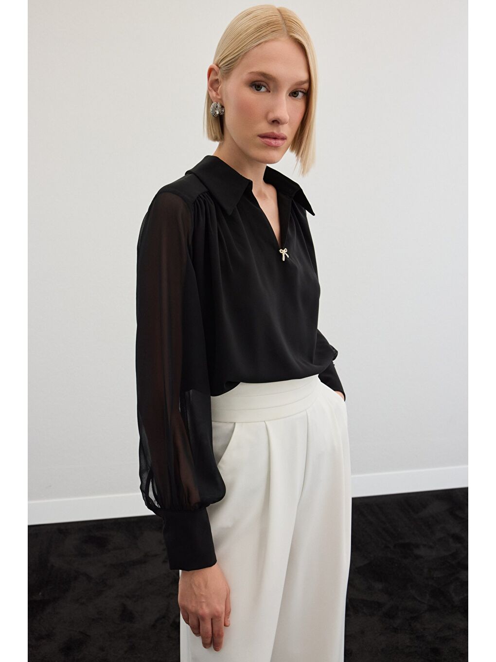 Aksesuarlı Salaş Bluz - Siyah-4