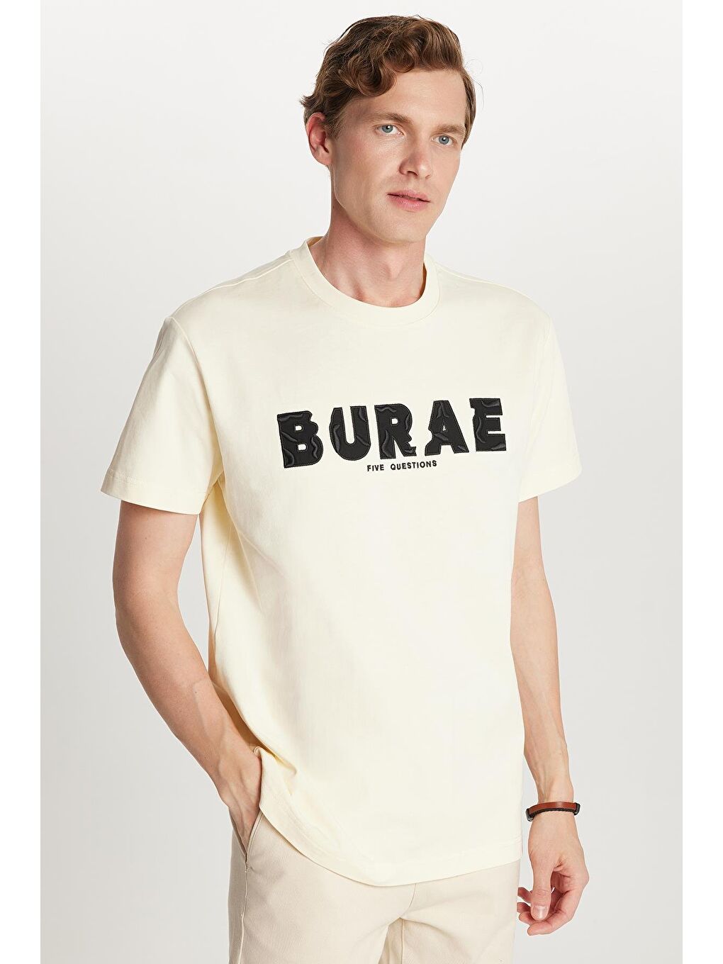 Relax Fit Rahat Kesim %100 Pamuk Ön Nakış Detaylı Bisiklet Yaka Ekru Erkek Tişört-2